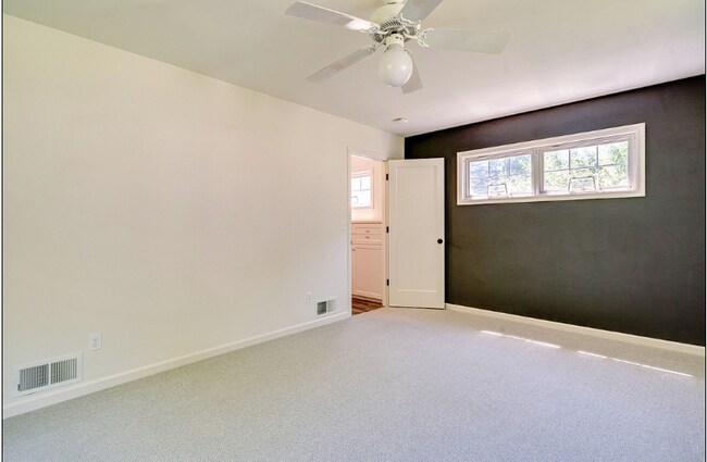 Building Photo - 616 SE Andover Pl