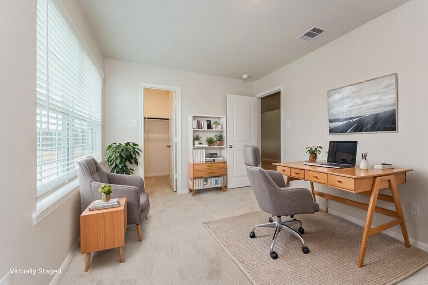 Building Photo - 16458 Honeysuckle Hl Dr
