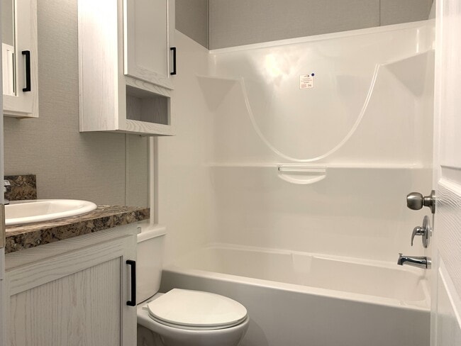 Building Photo - 115 Desander Dr
