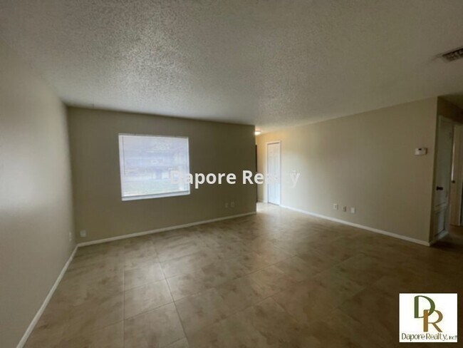 Building Photo - 3 Bed, 2 Bath, NEW Tile Floors, Fenced Yard-Close to Maitland Center