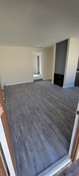 Building Photo - 14607 Gilmore St