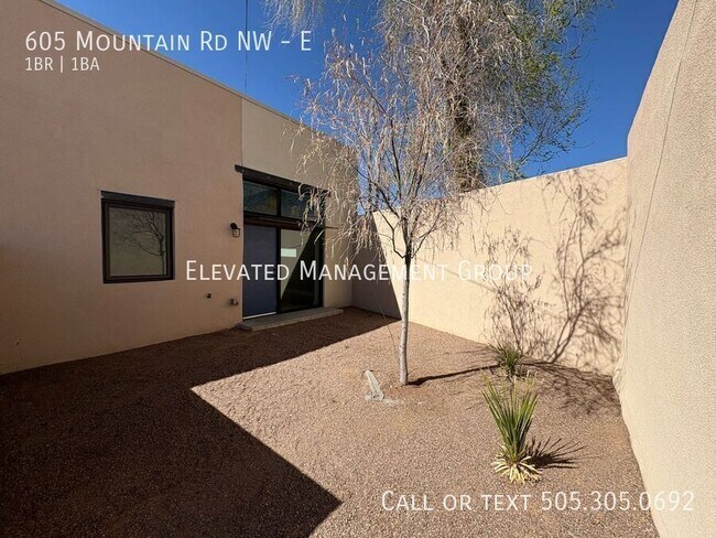 Building Photo - 605 Mountain Rd NW