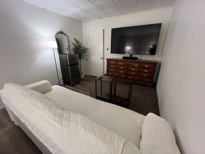 Building Photo - 7327 Sovereign Ct
