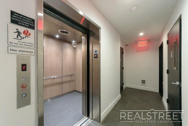 Building Photo - Stunning & Spacious NEW 2 BED in Flatbush ...