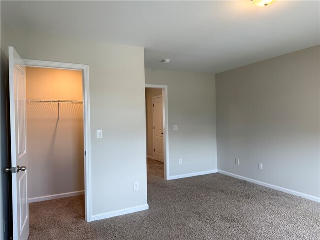 Building Photo - 117 Weaver Way