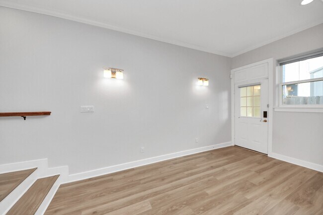 Building Photo - 1320 Dorothy St