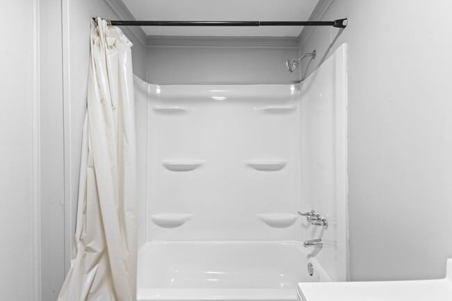 Building Photo - 2707 Woodland Ave