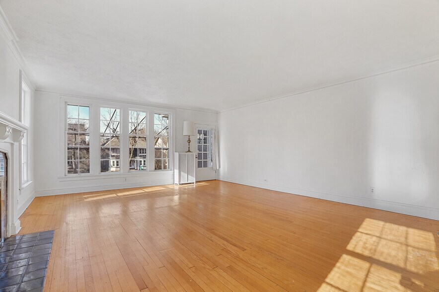 Building Photo - 2341 S Overlook Rd