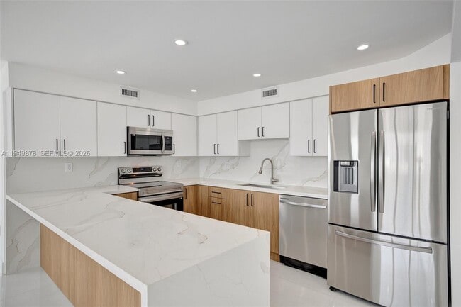 Building Photo - 7135 Collins Ave