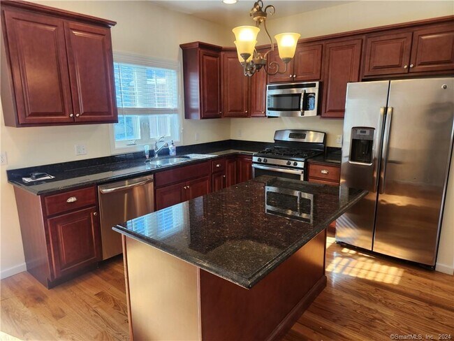 Building Photo - 13 Oak Branch Dr