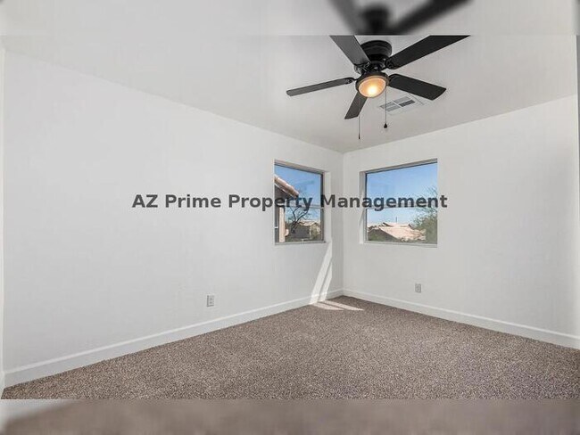 Building Photo - 4233 E Raven Rd
