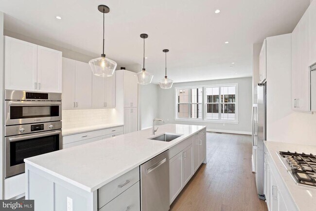 Building Photo - 203 Montgomery St