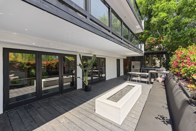 Building Photo - Architectural Contemporary with Panoramic ...