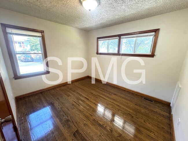 Building Photo - 1603 Alberta Dr