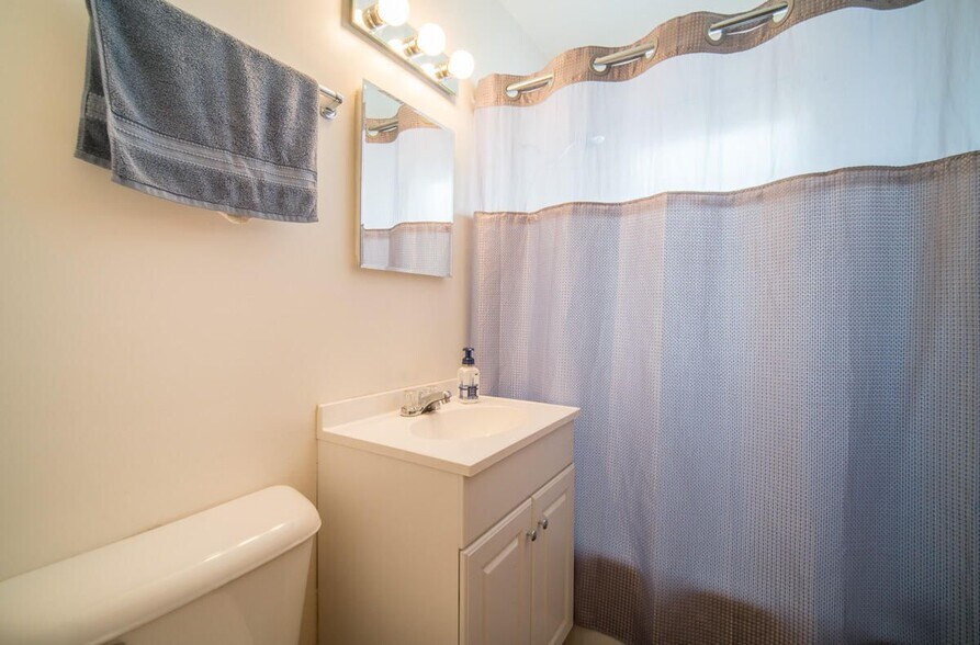 Building Photo - 7936 W Becher St