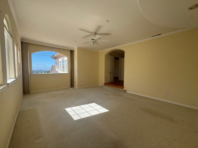 Building Photo - Ocean view home on the hill in Santa Cruz!
