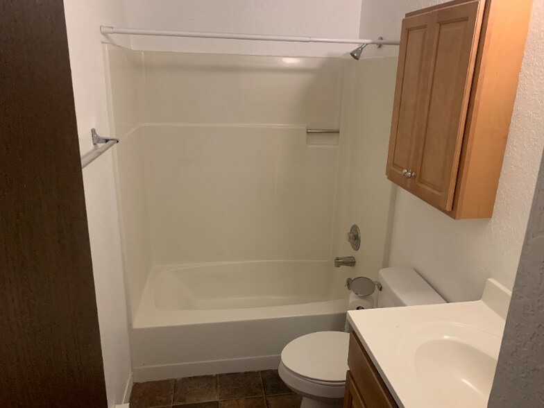 Building Photo - 2215 9th Ave