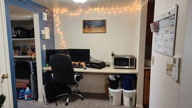 Building Photo - 1 Bed 1 Bath Pet Friendly Provo Apartment South of BYU