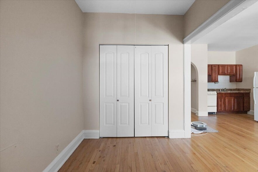 Building Photo - 1145 W Morse Ave