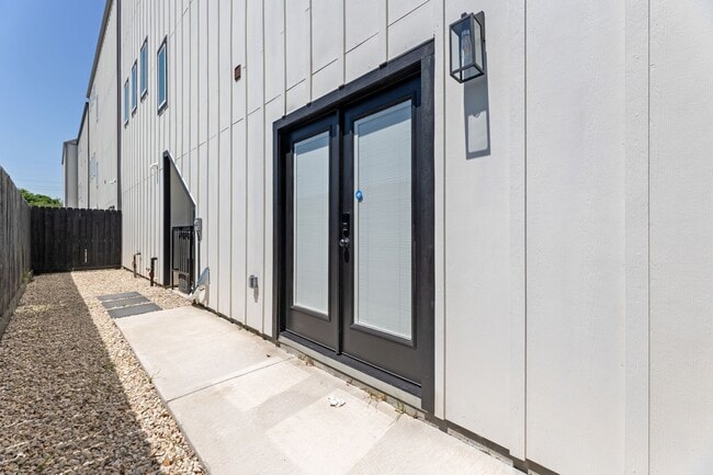 Building Photo - 8521 Brandon St