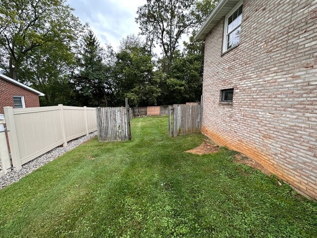 Building Photo - 3 bedroom 1.5 bath Lower Allen Township