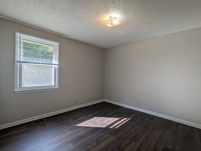 Building Photo - 417 Willis Pass