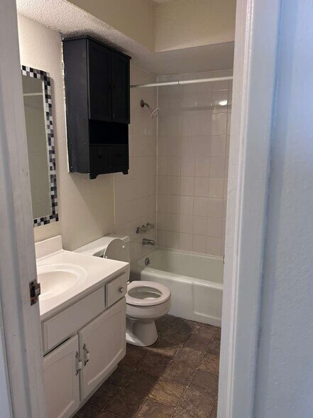 Building Photo - 10705 W 90th Terrace