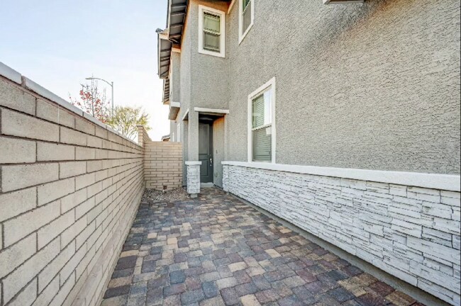 Building Photo - HOUSING CHOICE VOUCHER APPROVED! Beautiful Corner Home in Henderson – Built in 2021!