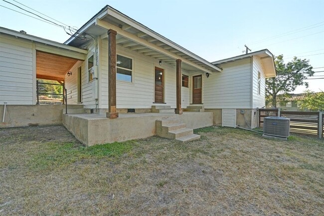 Building Photo - 1900 Cedar Ave