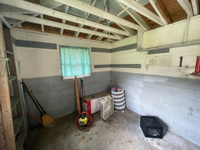 Building Photo - Updated 3BR/2BA Home in Dunnellon – Furnished Option & Extra Storage