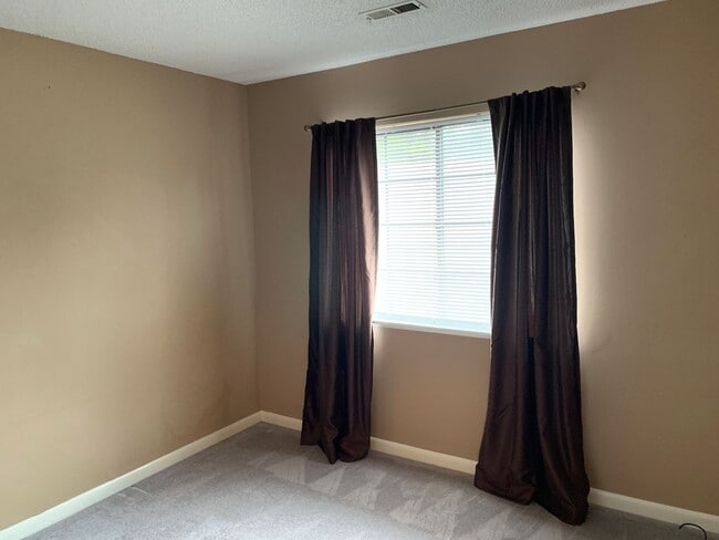 Building Photo - Gated Community, 1.5 Miles to Beach, Pet F...