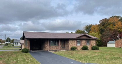 Building Photo - 10 Holland Ct