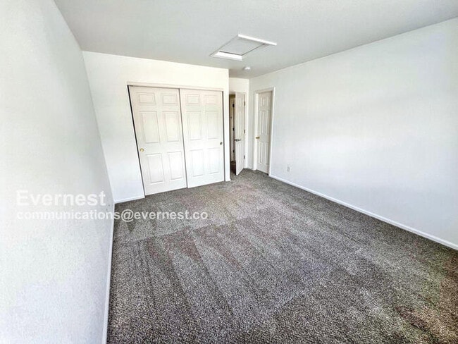 Building Photo - 502 W 114th Way