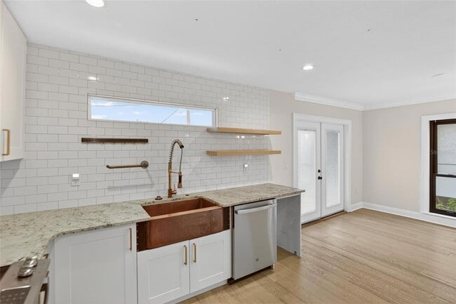 Building Photo - 162 E Davis Blvd