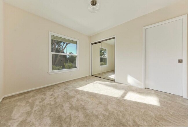 Building Photo - 6722 Dume Dr