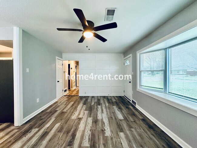 Building Photo - Lovely Three Bedroom Home in KCMO and an Updated Kitchen  w/ Granite and SS Appliances, including...