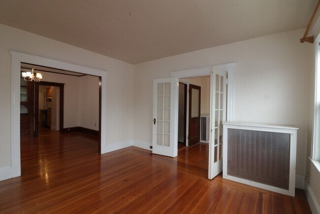 Building Photo - 55 Thorndike St