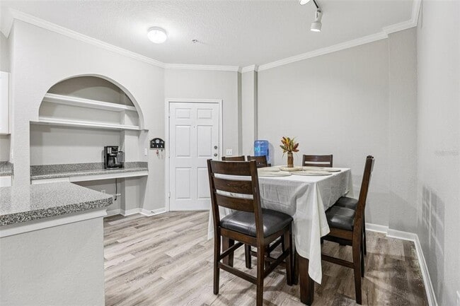 Building Photo - 860 N Orange Ave