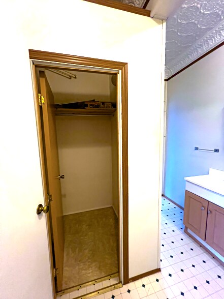 Loft Apartment Bathroom Closet - 15 Park Cir