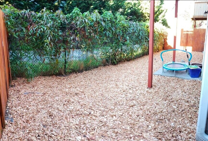 Low-maintenance yard - 1509 147th Pl SW
