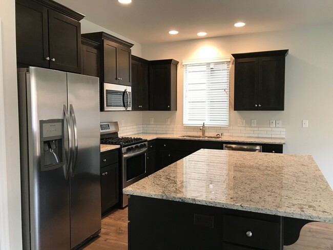 Building Photo - BRAND NEW HOME! Within 5 Minutes of Three ...