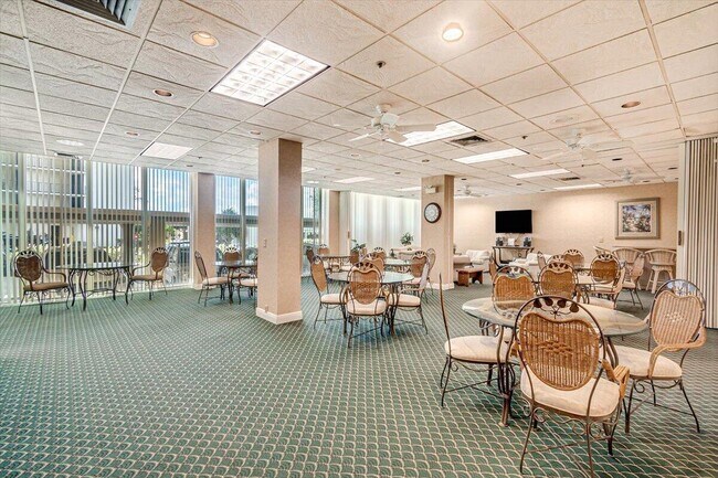 Building Photo - 5440 N Ocean Dr