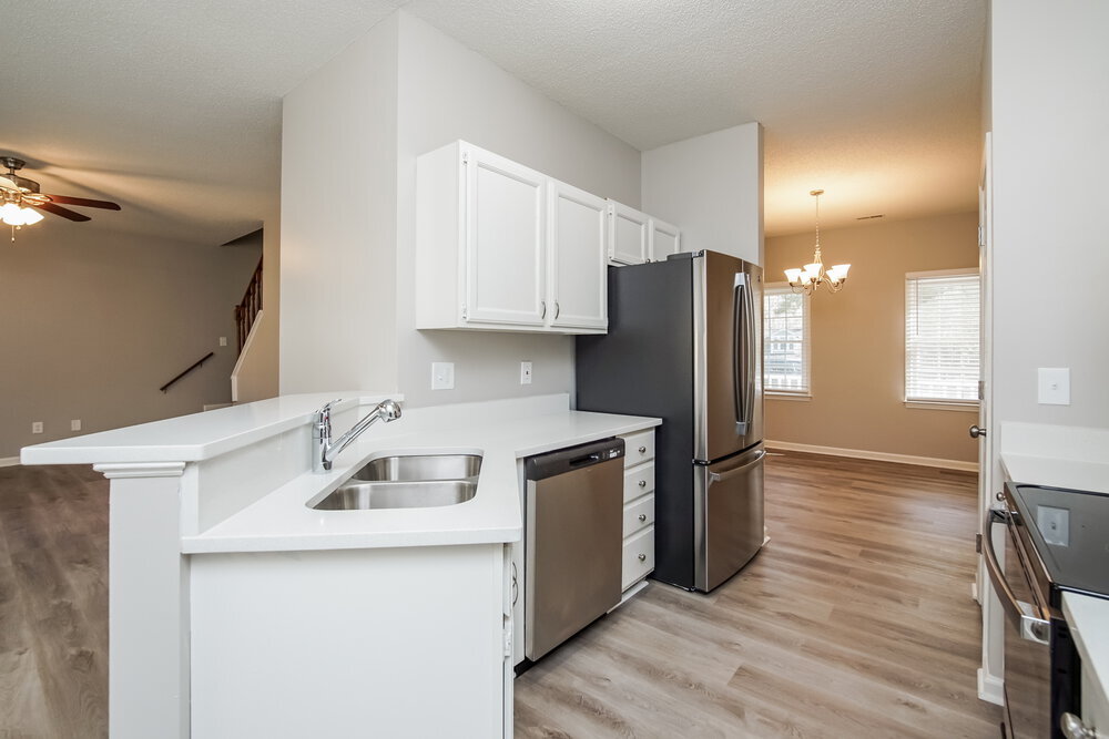 Building Photo - 4513 River Edge Dr