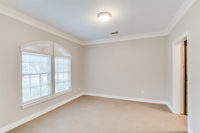 Building Photo - 5125 Carriage Bend Dr