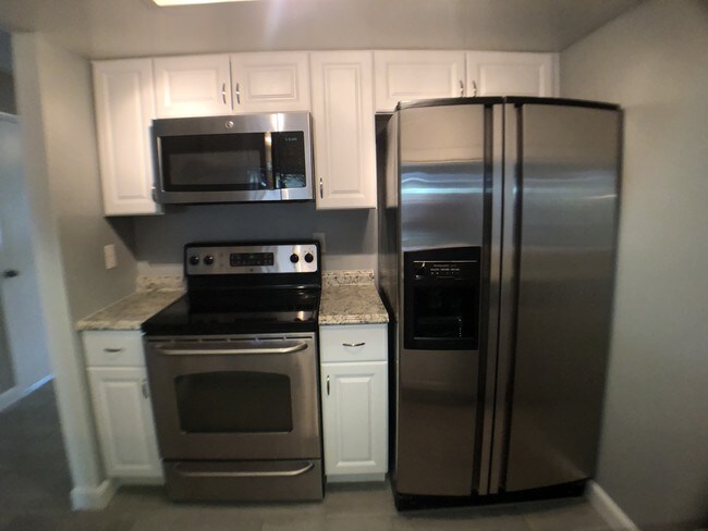 All Stainless Steel Appliances - 834 Faull Dr