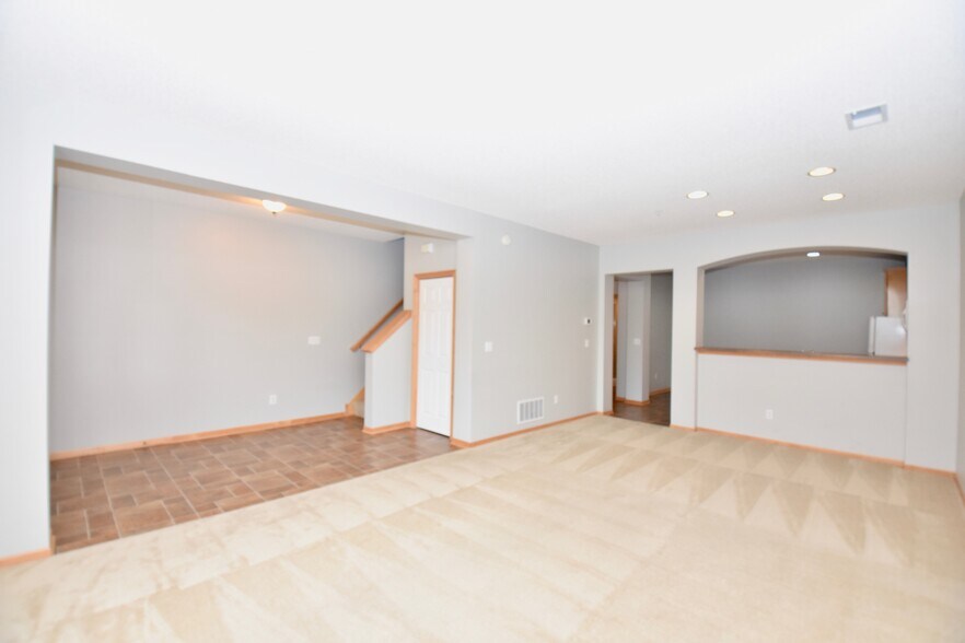Building Photo - 8395 Townsend Dr