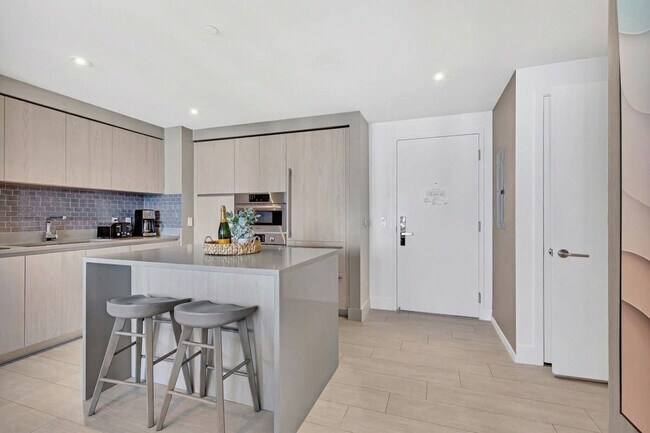 Building Photo - 4010 S Ocean Dr