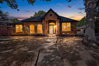 Building Photo - Keller Gem Looking TO Be Your Home!!!