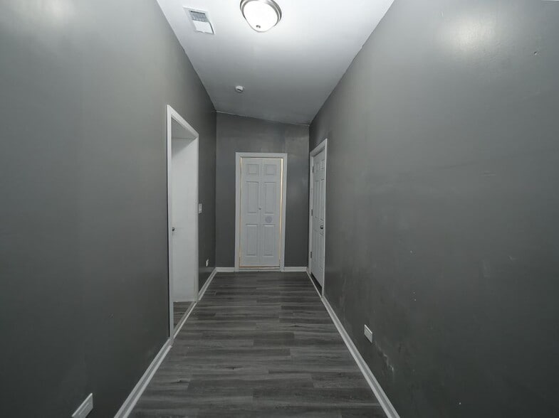 Building Photo - 346 N Laramie Ave