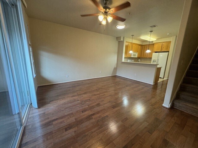 Building Photo - Charming 1 bedroom - 1 bathroom multi-level condominium in Sacramento